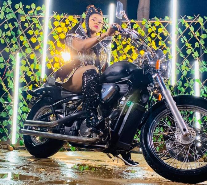 Mampi ft Bobby East – Ubepelefye